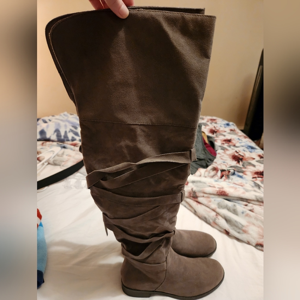 Gray size 9 knee high flat boots